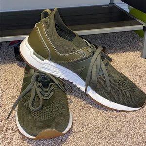 New Balance REV Lite Size 9